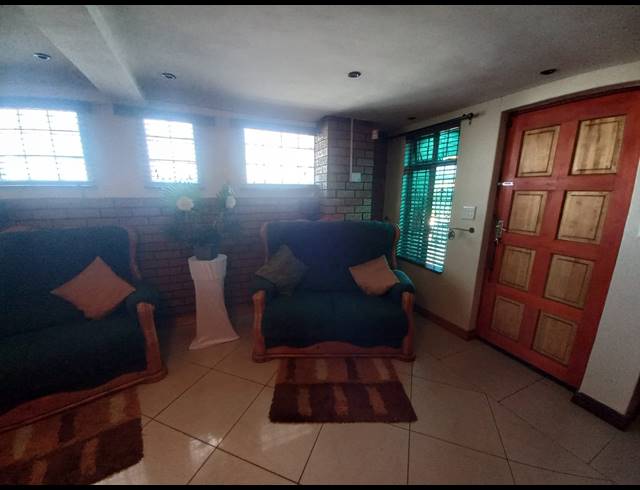 2 BEDROOM HOUSE FOR SALE IN WESTRIDGE